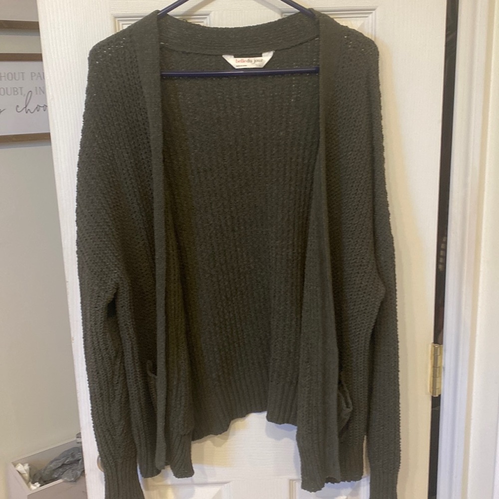 Olive color short cardigan with front pockets